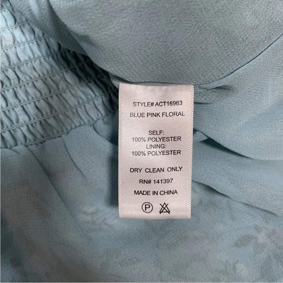 Astr The Label Clairemont Floral Top Cropped Boho In Blue Smocked Size Large - Picture 5 of 6